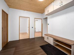 Prodej bytu 4+1, Hostinné, Sídliště, 87 m2