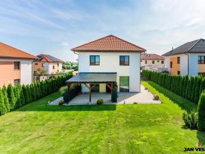 Prodej rodinného domu, Veleň, Sněžná, 144 m2