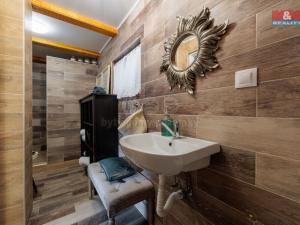 Prodej rodinného domu, Libá, 320 m2