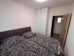 Pronájem bytu 2+kk, Praha, U pramene, 50 m2