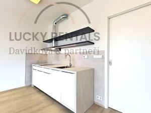 Pronájem bytu 1+kk, Praha - Velká Chuchle, Na hvězdárně, 35 m2