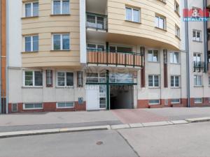 Pronájem garážového stání, Praha - Libeň, Kašparovo náměstí, 12 m2
