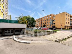 Pronájem garážového stání, Praha - Libeň, U Slovanky, 15 m2