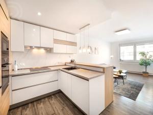 Pronájem bytu 2+kk, Praha - Dolní Měcholupy, Honzíkova, 54 m2