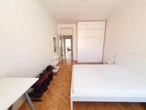 Pronájem bytu 2+kk, Praha, Mikovcova, 50 m2