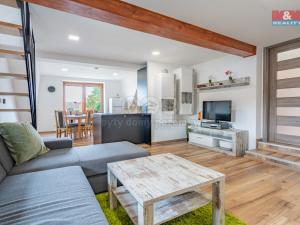 Pronájem atypického bytu, Hoštice, 80 m2