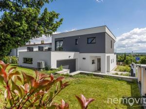 Prodej vily, Praha - Dolní Počernice, V padolině, 280 m2