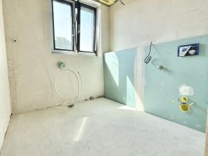 Prodej bytu 6+kk a větší, Praha - Holyně, náměstí Pod lípou, 148 m2