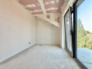 Prodej bytu 4+kk, Praha - Holyně, náměstí Pod lípou, 120 m2