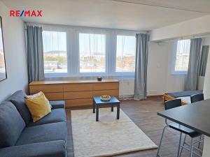 Pronájem bytu 1+kk, Praha - Karlín, Molákova, 35 m2