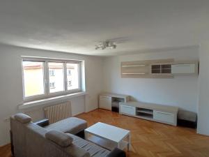 Pronájem bytu 2+1, Hradec Králové, Horova, 60 m2