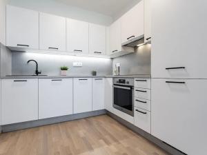 Pronájem bytu 2+kk, Praha - Hlubočepy, Benešova, 53 m2