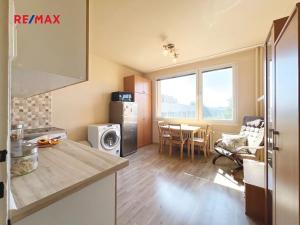 Pronájem bytu 2+kk, Praha - Hostivař, plukovníka Mráze, 40 m2