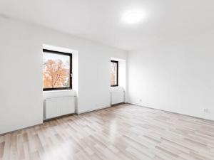 Pronájem bytu 1+kk, Králův Dvůr, náměstí Míru, 87 m2