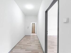 Pronájem bytu 1+kk, Králův Dvůr, náměstí Míru, 87 m2