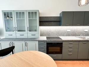 Pronájem bytu 1+kk, Praha, Kolbenova, 38 m2