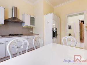 Prodej bytu 3+1, Karlovy Vary, K. Čapka, 88 m2