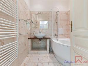 Prodej bytu 3+1, Karlovy Vary, K. Čapka, 88 m2
