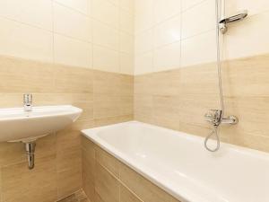 Pronájem bytu 2+kk, Praha - Vršovice, Rybalkova, 45 m2