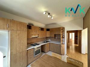 Prodej bytu 3+1, Ostrov, Hlavní třída, 72 m2