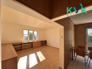 Prodej bytu 3+1, Ostrov, Hlavní třída, 72 m2