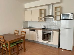 Pronájem bytu 2+kk, Praha - Vysočany, Pod Harfou, 58 m2