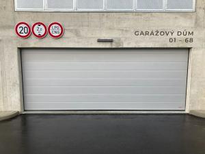 Pronájem garážového stání, Praha - Záběhlice, Choceradská, 13 m2