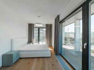 Pronájem bytu 2+kk, Praha - Karlín, Sokolova, 60 m2