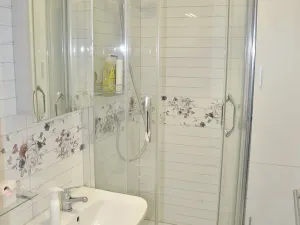 Pronájem bytu 2+kk, Praha, Ke Kateřinkám, 42 m2