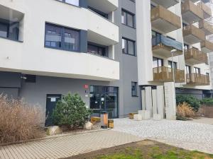 Pronájem garážového stání, Praha - Dolní Měcholupy, Honzíkova, 15 m2