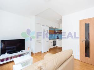Pronájem bytu 1+kk, Praha - Michle, U michelského mlýna, 33 m2