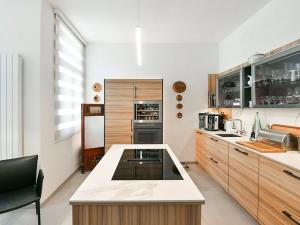 Prodej bytu 2+1, Praha, Valentinská, 98 m2