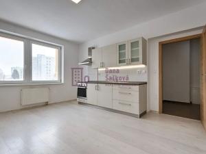 Pronájem bytu 2+kk, Jindřichův Hradec, sídliště Vajgar, 48 m2