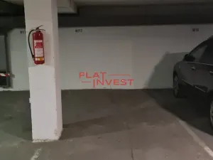 Pronájem garážového stání, Praha - Vršovice, Uzbecká, 22 m2