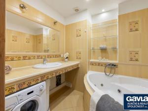 Pronájem bytu 2+kk, Ostrava - Poruba, Porubská, 66 m2