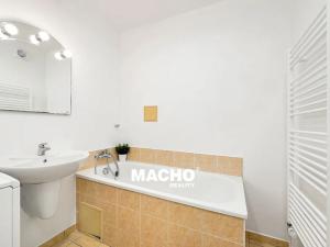 Pronájem bytu 2+1, Praha - Michle, Na dědinách, 50 m2