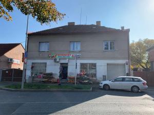 Prodej činžovního domu, Praha - Kunratice, náměstí Prezidenta Masaryka, 200 m2