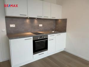 Pronájem bytu 1+kk, Praha - Hloubětín, Kolbenova, 35 m2