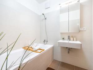 Prodej bytu 2+kk, Praha - Malešice, Počernická, 70 m2