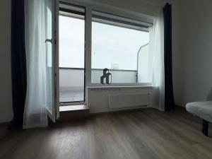 Pronájem bytu 1+kk, Praha - Hloubětín, Kolbenova, 30 m2