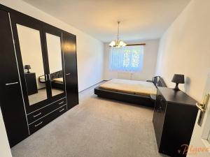 Pronájem bytu 3+1, Praha - Nebušice, Na Malé Šárce, 100 m2