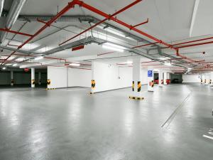 Pronájem garážového stání, Praha - Vysočany, Oktábcových, 15 m2