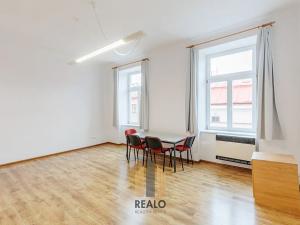 Pronájem bytu 2+1, Jihlava, Benešova, 79 m2