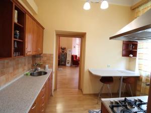Pronájem bytu 2+1, Karlovy Vary, Zeyerova, 60 m2