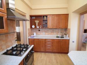 Pronájem bytu 2+1, Karlovy Vary, Zeyerova, 60 m2