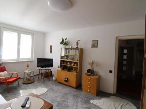 Prodej bytu 2+1, Karlovy Vary, Krymská, 54 m2