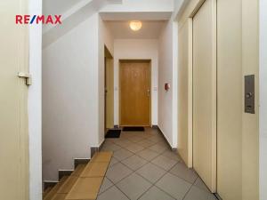 Pronájem bytu 1+kk, Praha - Kunratice, Velké Kunratické, 34 m2
