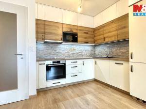 Pronájem bytu 2+kk, Hradec Králové, Kubelíkova, 72 m2