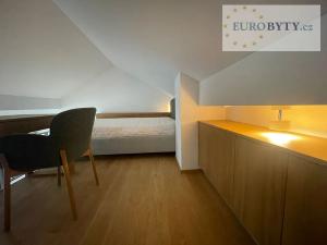 Pronájem bytu 1+kk, Praha - Vršovice, Bartoškova, 40 m2