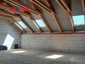 Prodej obchodního prostoru, Tišice, Jarní, 177 m2